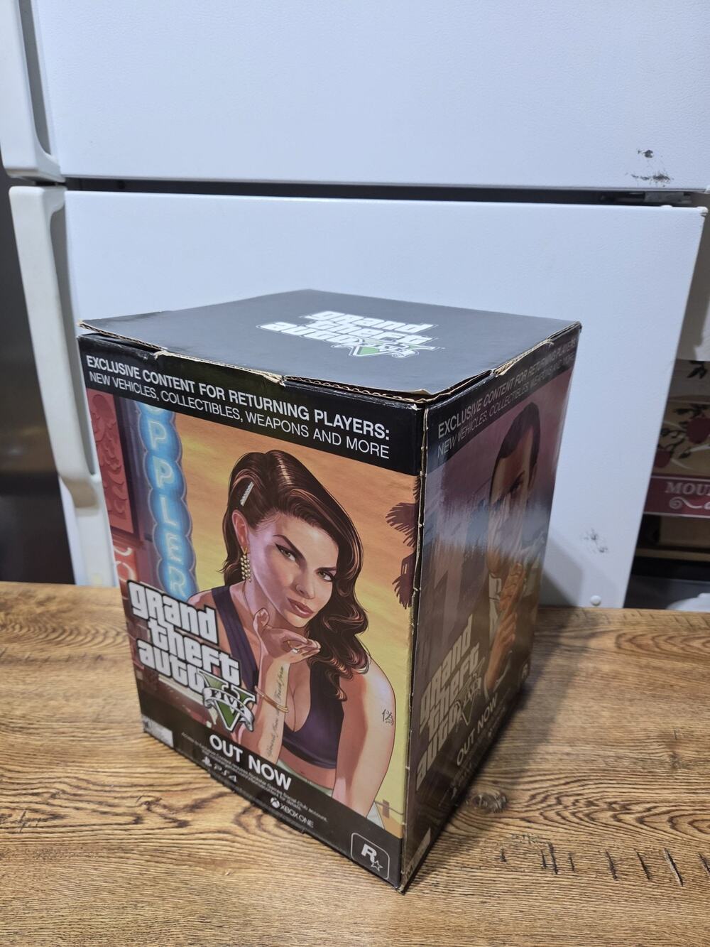 GRAND THEFT AUTO V Store Display Fold Up Promo Box GTA Video Game Promo PS4 XBOX